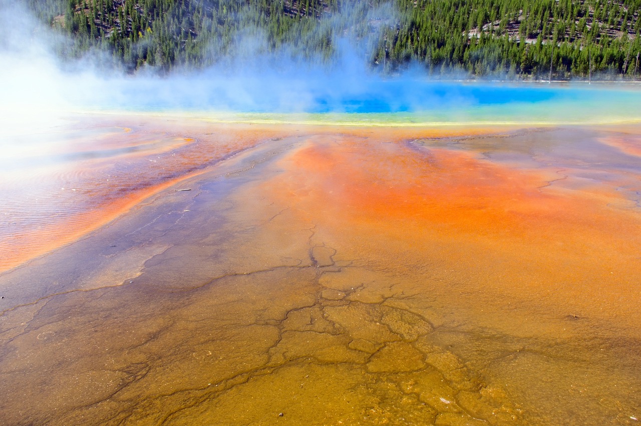 Experience the Beauty of Yellowstone's Geothermal Features